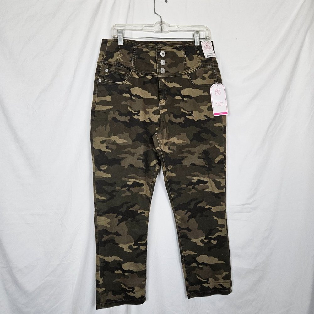 No Boundaries Skinny High Rise Camo Cropped Jeggings Size 17